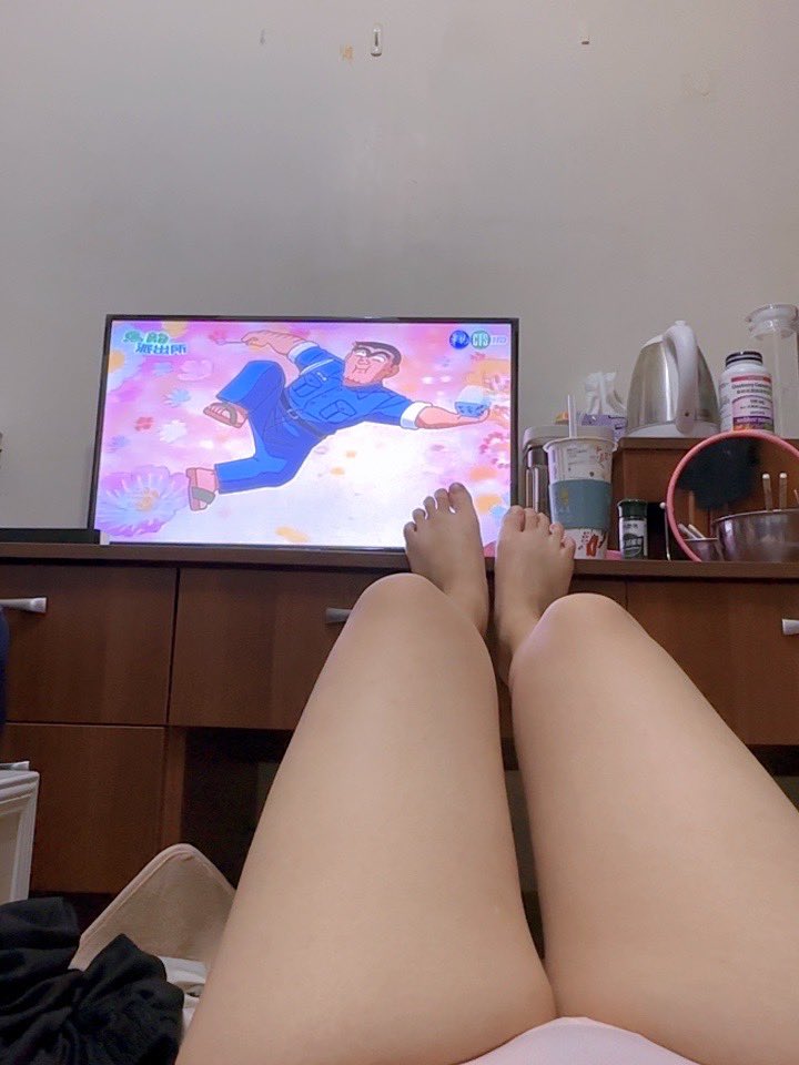 下班回小狗窩

第一件事脫光光🤣舒服😚 

狗狗的肥狗腿😚

狗狗今天火速下單買除濕機
錢錢又飛走了(;´༎ຶД༎ຶ`)

有人說要買給狗狗
但狗狗覺得不管是什麼關係 只要跟錢參雜上 關係就會變得很複雜🫠  

狗狗喜歡純粹的關係 不要有任何金錢⋯ https://t.co/83NDKpx0wE