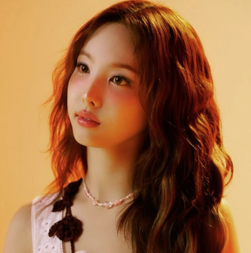 AboutMusicYT's tweet photo. TWICE's Nayeon expresses her fear of pressing elevator buttons:

"I'm so scared to press the button. Is there no way to get static shock when pressing them? It's horror". https://t.co/Yz7S7VA1BV