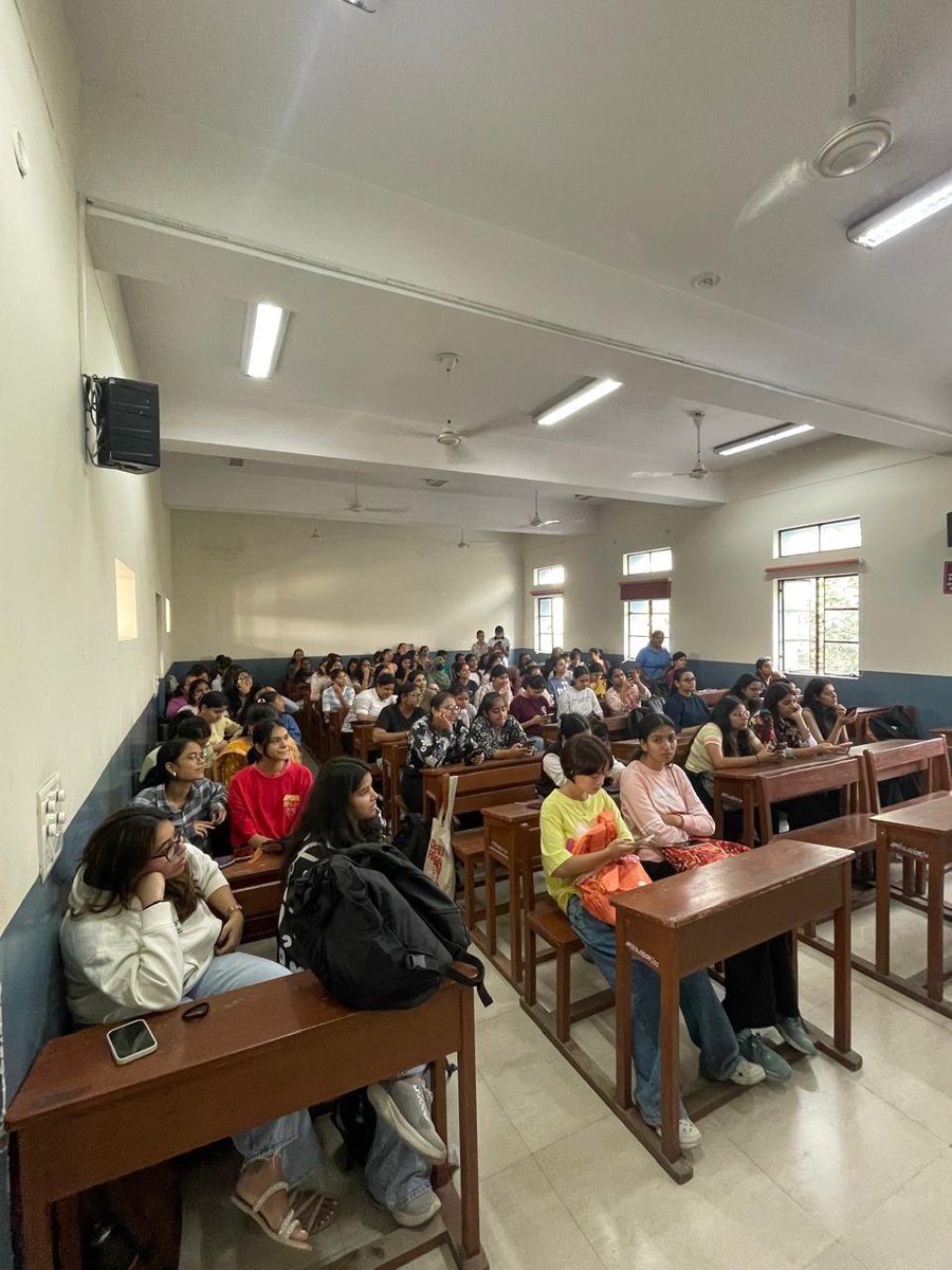 Exploring the Future of FinTech and Careers at Janki Devi College @mahindrauni Prof. Dr. Prashant Kumar Gupta recently conducted an insightful session on FinTech at Janki Devi College, New Delhi.
#MBA2025 #mba #mbalife