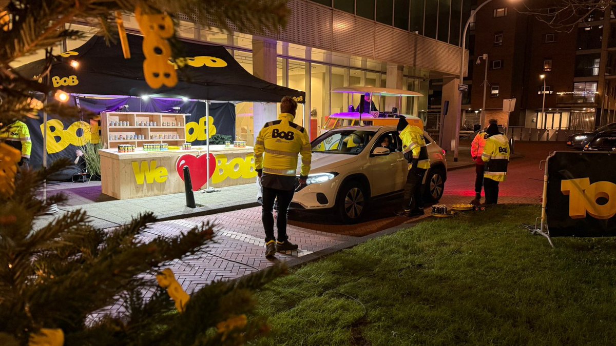 Aftrap nieuwe Bob-campagne: 'Top, jij blijft Bob!'

Maandag trapten we feestelijk het nieuwe Bob-seizoen af in samenwerking met het Ministerie van Infrastructuur en Waterstaat, de Haagse politie en de Gemeente Den Haag.

#BOB #TopjijblijftBob