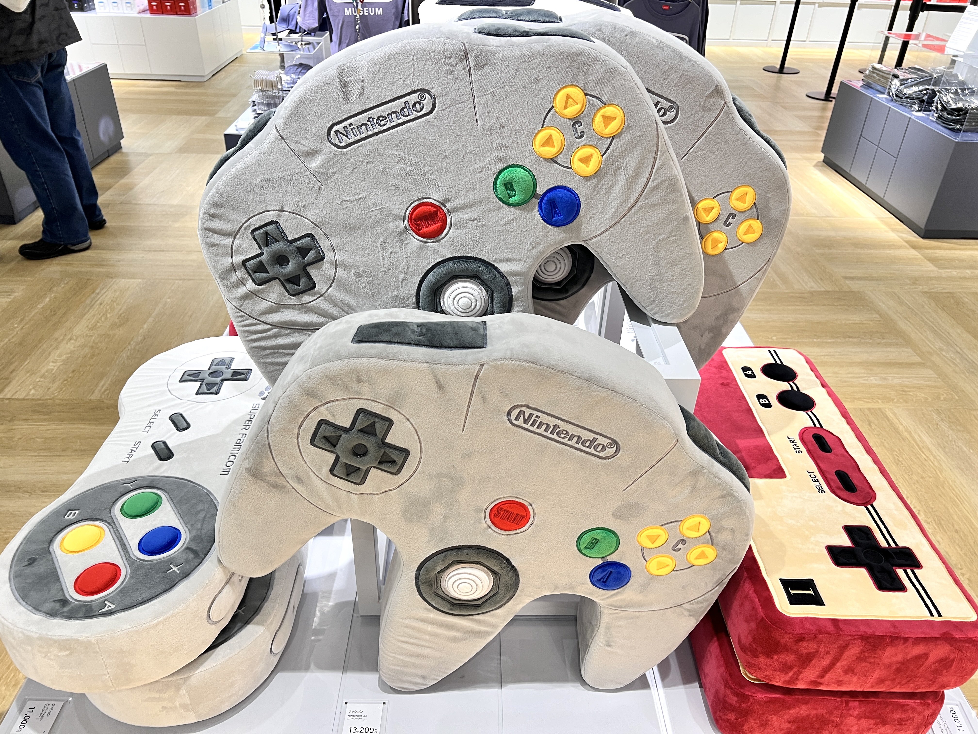 クッション NINTENDO 64 コントローラー ニンテンドー クッション NINTENDO 64 コントローラー ニンテンドー