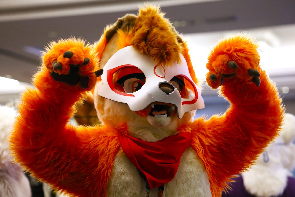 LeagueGen's tweet image. Roar~~~
@Geo4x 
📸 by @JerryNegson 
#Furum #fursuiter