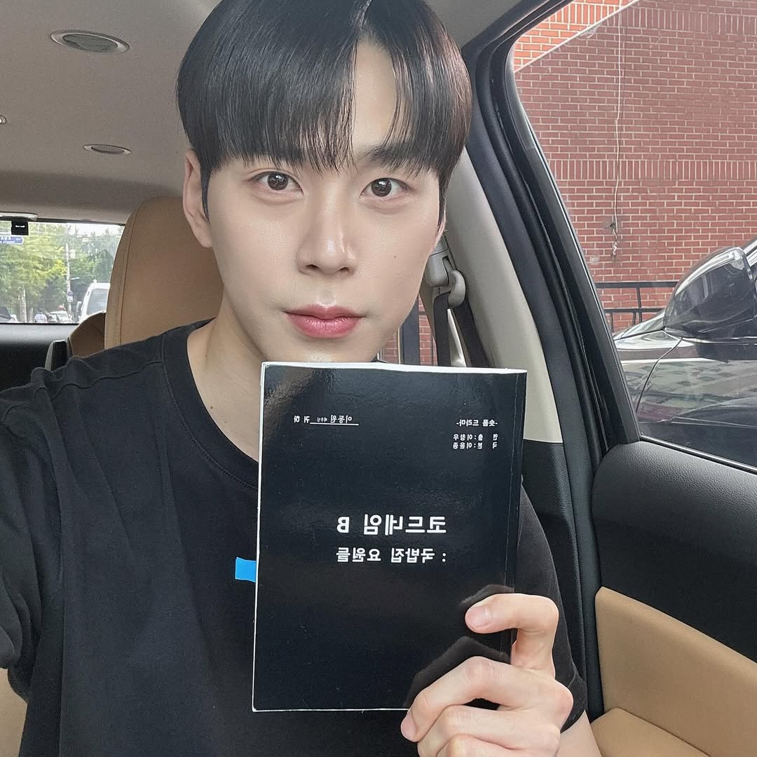 Tinkerland0303's tweet photo. 241211 #DONGWON Instagram post
Hot summer's Code Name B : Noodle Restaurant Agents ✌
#크나큰 #KNK #이동원 #동원 #동원짱짱
#LEEDONGWON #코드네밈B #CODENAMEB https://t.co/Tf8XqK5Hc6