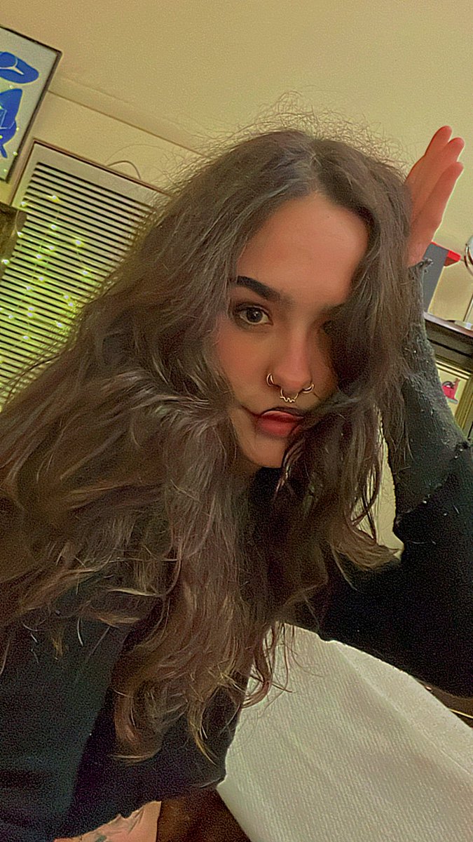 queen of Headaches tweet media