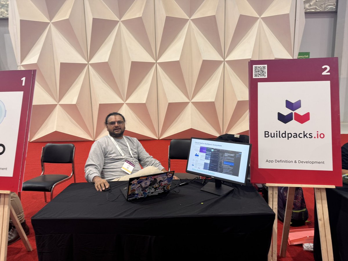 buildpacks_io's tweet image. The @buildpacks_io booth is open for business at @KubeCon_ India 🇮🇳