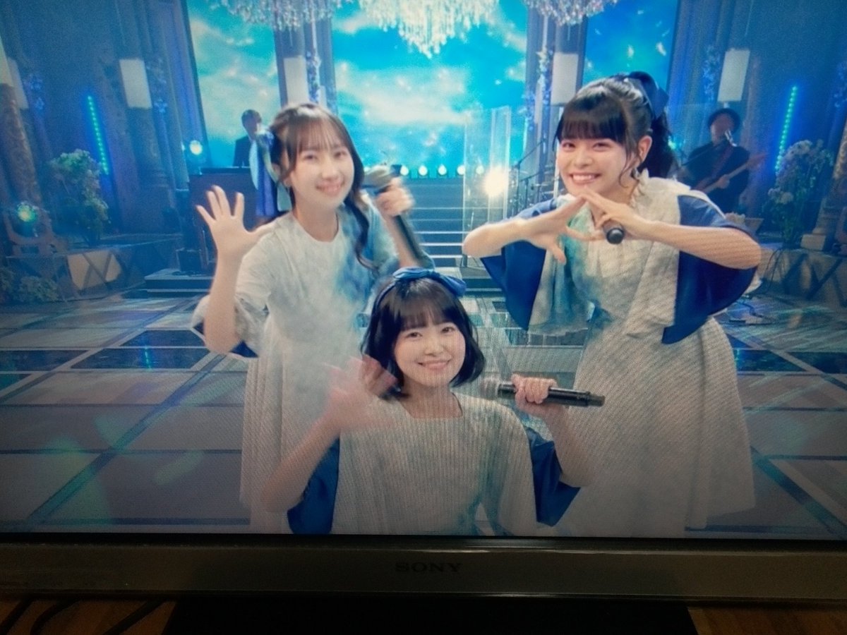 sirokuma96jp's tweet image. やりとげた感の三人🎵
爺的には
葉っぱちゃん♪の音が好き👍️
#タイトル未定
#FNS歌謡祭第二夜