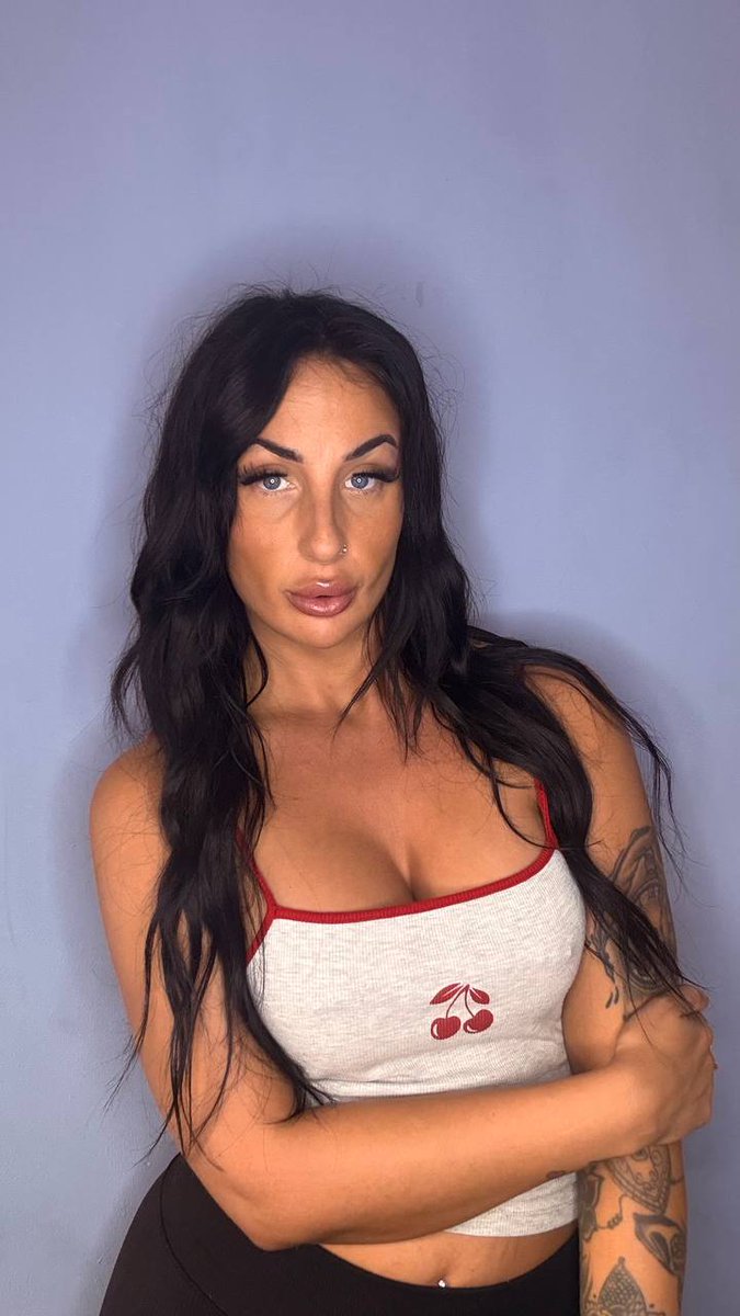 deleting in 12 hours but if u want my kitty pic in ur dms, like and say ‘yes’ so i can send… https://t.co/mt71F41AhR