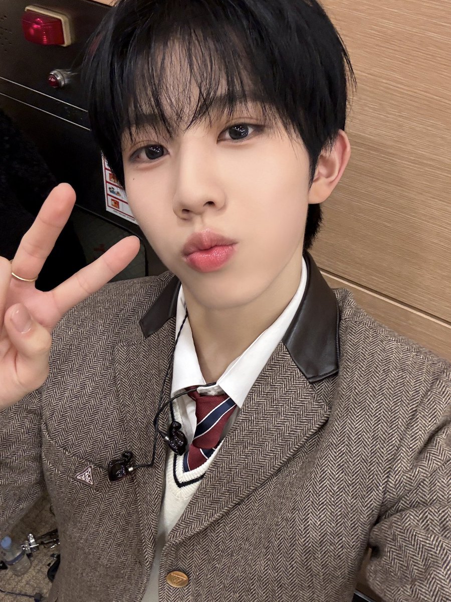 8TURN Members tweet media