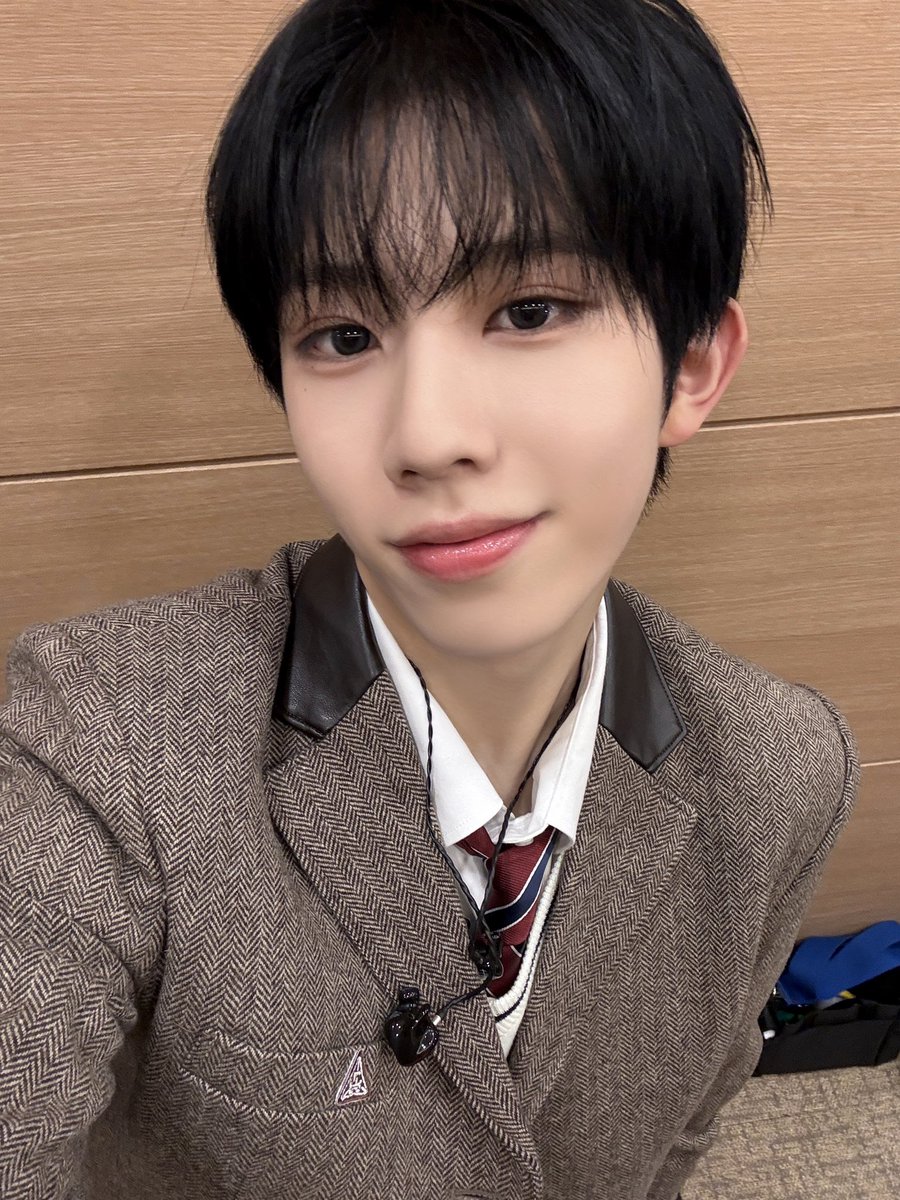 8TURN Members tweet media