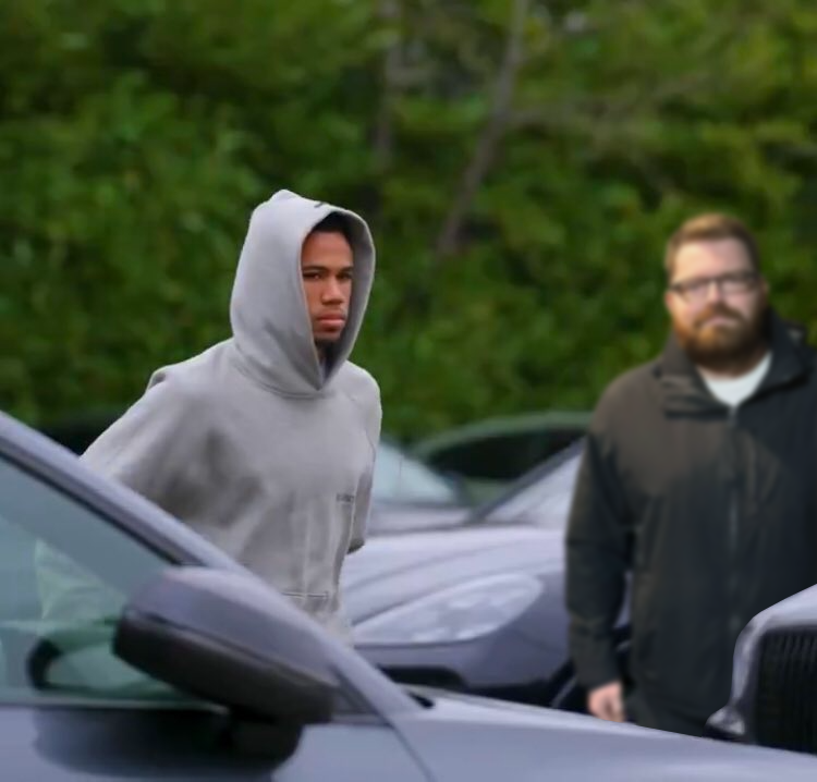 AlexVolloFPL's tweet photo. Gabriel spotted at Arsenal training ground

#FPL https://t.co/4Mw9eOmobk
