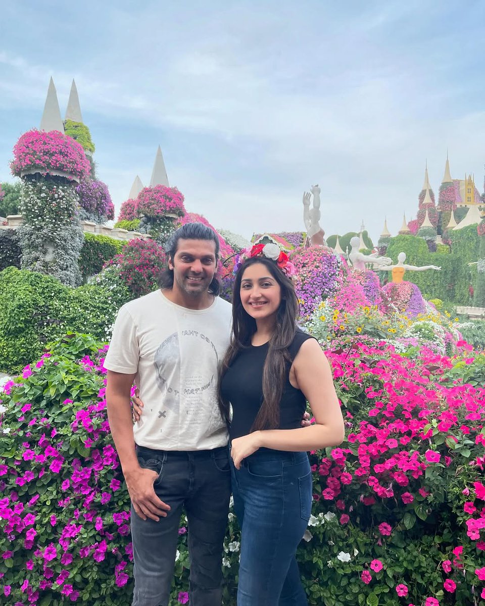 Happy Birthday to the man who redefines style and talent in every role he takes on! Have a fantastic year ahead, Arya! 🎈💫
<a href="/aryaoffl/">Arya Fan Avi</a>

Photo Credits: <a href="/sayyeshaa/">Sayyeshaa</a>