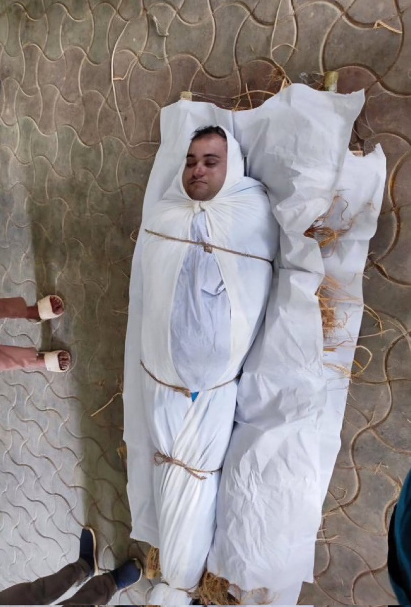 <a href="/SonOfBharat7/">Deepak Sharma</a> भारत की न्यायिक व्यवस्था सड़ गल रही है। दुर्गंध से युक्त है। सब इसके पीड़ित हैं। कुछ चंद लोगों को छोड़कर जिन्हें इंसाफ की जगह जज साहब ने कुछ और थमा दिया। अतुल को आत्महत्या के लिए बेबस किया गया। वो मरने को मजबूर किया गया। क्योंकि उनकी आंखों में सिक्कों की खनक और जमीन जायदाद पर