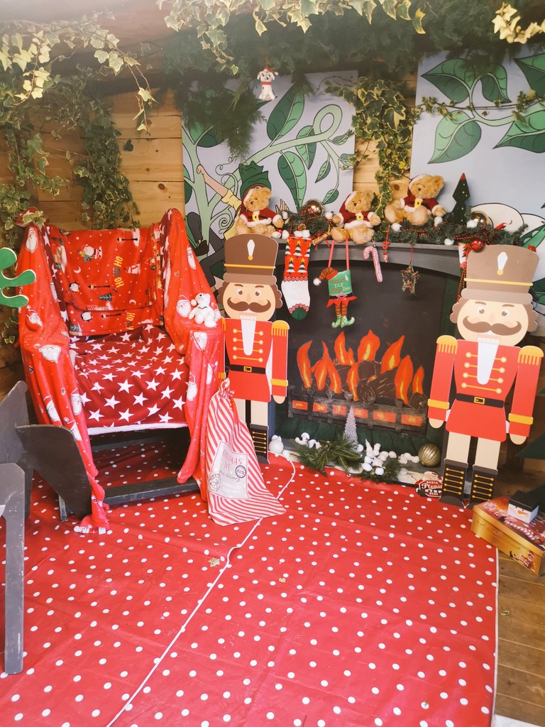 Cardiff_valeCP's tweet photo. Cardiff and the Vale Community Payback workshop team have designed and produced Xmas props bringing festive joy and happiness to the children, families and local community at the Dowlais Community Centre Merthyr Tydfil and Stephens and George Trust. https://t.co/5ERAEBwnLt