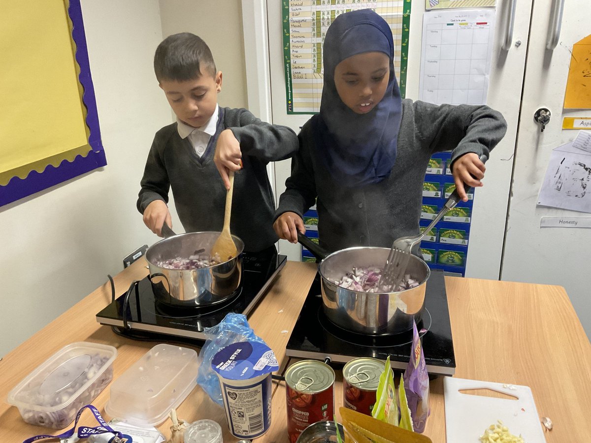 stanton_bridge's tweet image. Year 3 had an amazing time today preparing, cooking, and tasting their own Balti! 🥘 They loved every moment—and some even went back for seconds (or thirds!). 👩‍🍳👨‍🍳 #CookingExperience #PrimarySchool #FoodFun