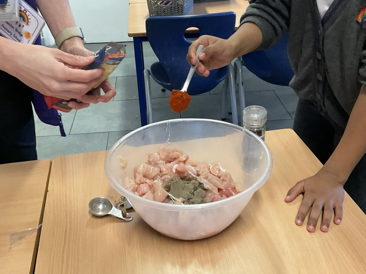 stanton_bridge's tweet image. Year 3 had an amazing time today preparing, cooking, and tasting their own Balti! 🥘 They loved every moment—and some even went back for seconds (or thirds!). 👩‍🍳👨‍🍳 #CookingExperience #PrimarySchool #FoodFun