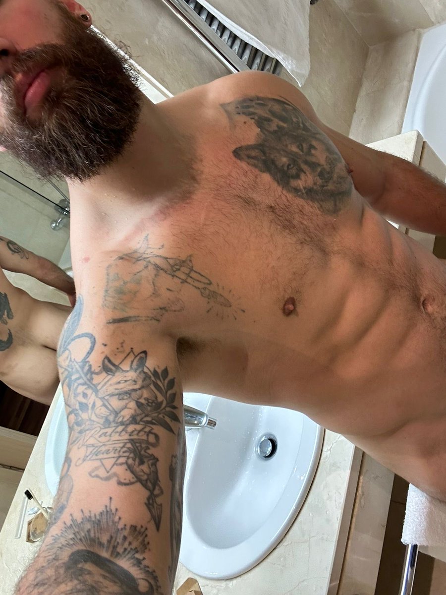 Fuck at the gym or fuck at a public bathroom 👀🙈
