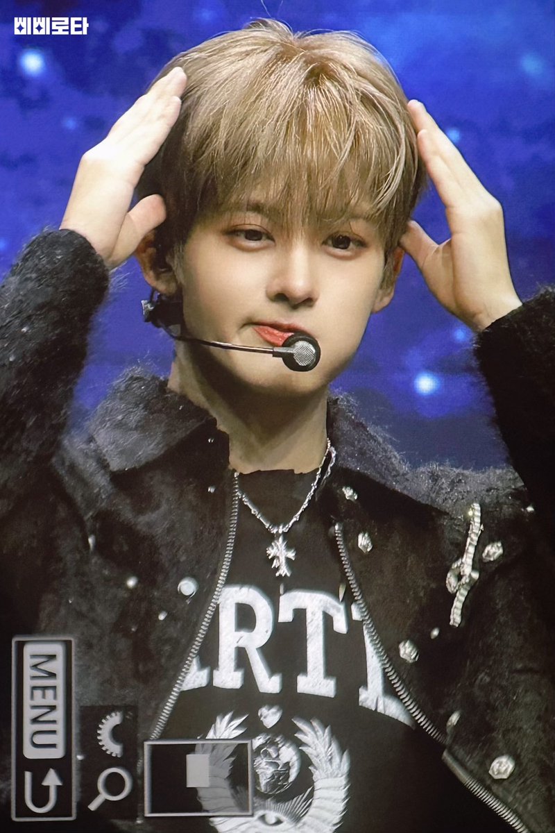 241211 쇼케이스 #우노 🐶

오랜만에 보는 강아띠🥰

#YOUNITE #유나이트 #WOONO #우노