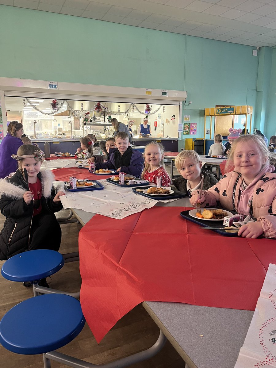 missmcguckinbps's tweet photo. Some pictures from our Christmas Lunch yesterday🎄 we are really in the festive mood now🎅🏼 https://t.co/DaAs1IwBVT