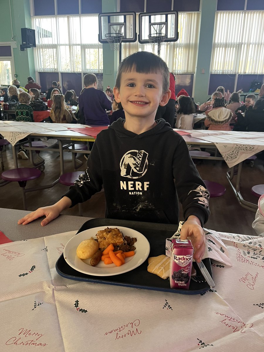 Some pictures from our Christmas Lunch yesterday🎄 we are really in the festive mood now🎅🏼