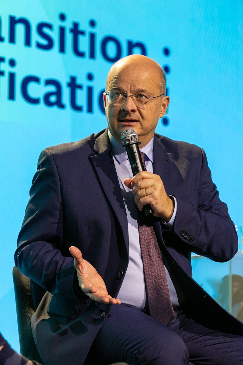 GrudlerCh's tweet photo. Ravi d'avoir pris la parole au #ColloqueUFE pour parler électrification et compétitivité européenne.

Le futur Pacte pour une industrie propre doit aller plus loin que le NZIA, avec des financements dédiés aux technologies propres, et pourquoi pas une Banque de l'électrification. https://t.co/VWpDa98F2q