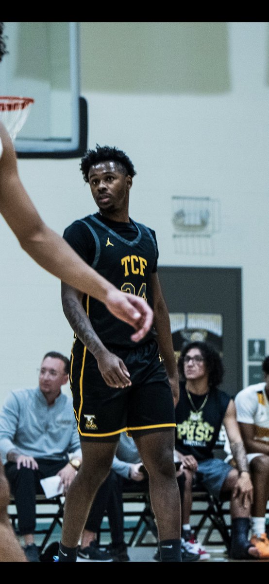 Adelyas Reaves tweet media