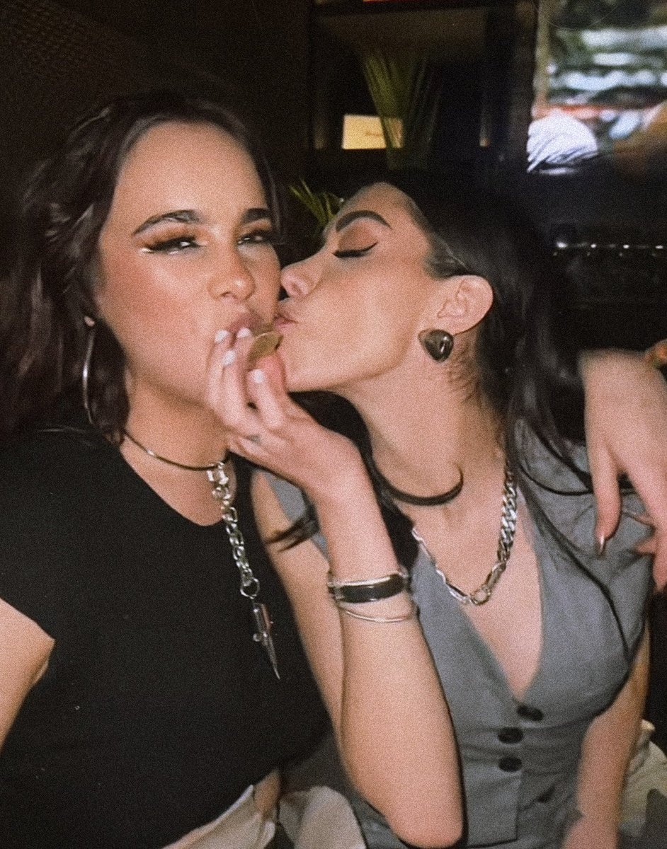 midnightjaade's tweet image. Buenos días hermosas ¿ya dejaron de inventarse el gar1me o todavía no? No puedo creer que hasta hayan inventado esta imagen 😠