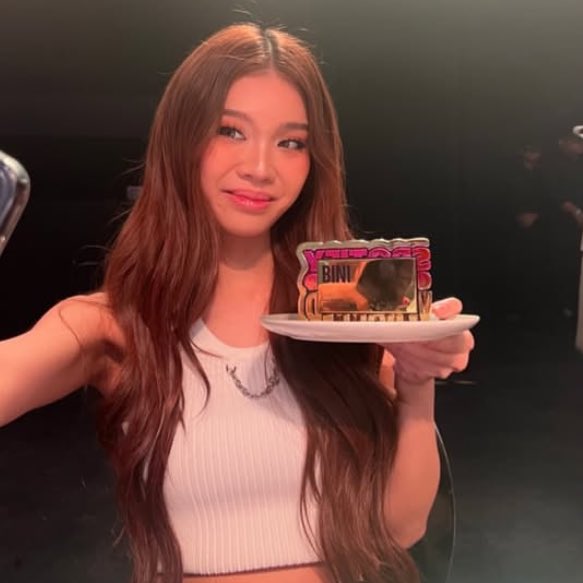 stakupop's tweet photo. she really is a princess 🥹🩷 https://t.co/MBmJOxyygw