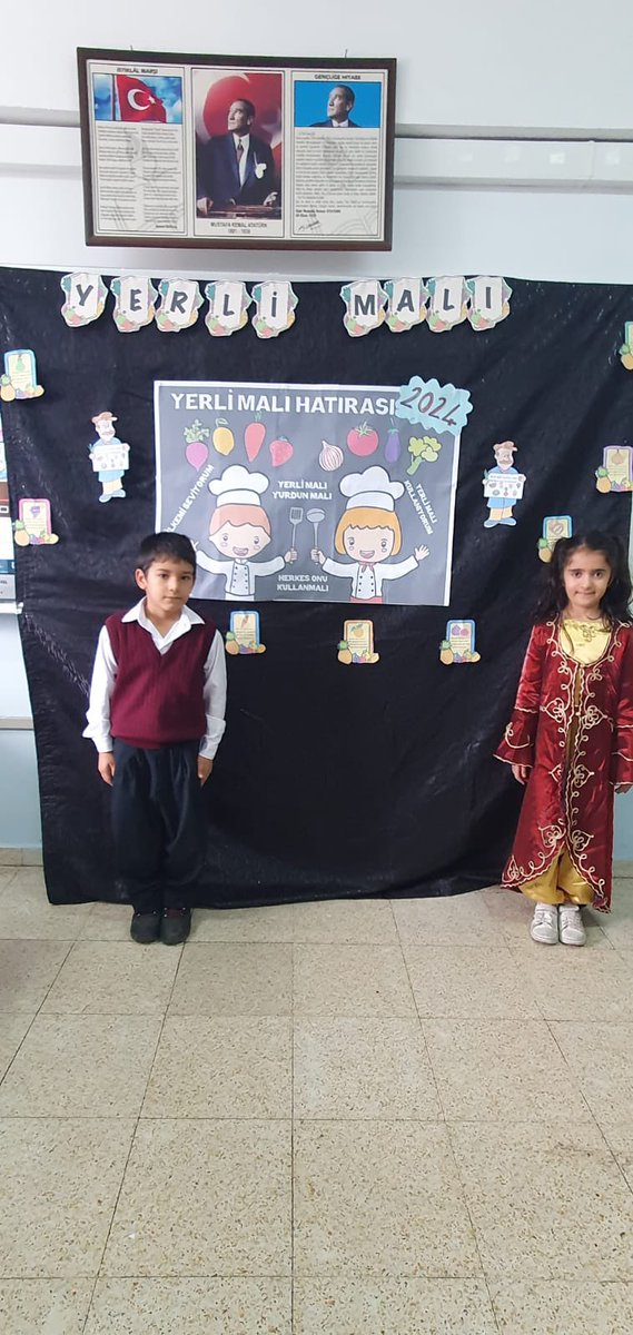islimmarufoglu1's tweet photo. Yerli Malı Haftası etkinlikleri kapsamında 2/D sınıfımız “Şahinbey ve Yirik Fatma” gibi yöresel konseptve yemeklerle yerli malı haftasına ekstra anlam kazandırdı. Sınıf Öğretmenimiz Sabri Polat, öğrencilerimiz ve velilerimize emeklerinden ötürü teşekkür ederiz ☺️🤗🤲🏻🎉 @Cgnde https://t.co/QL0JuGx6qx
