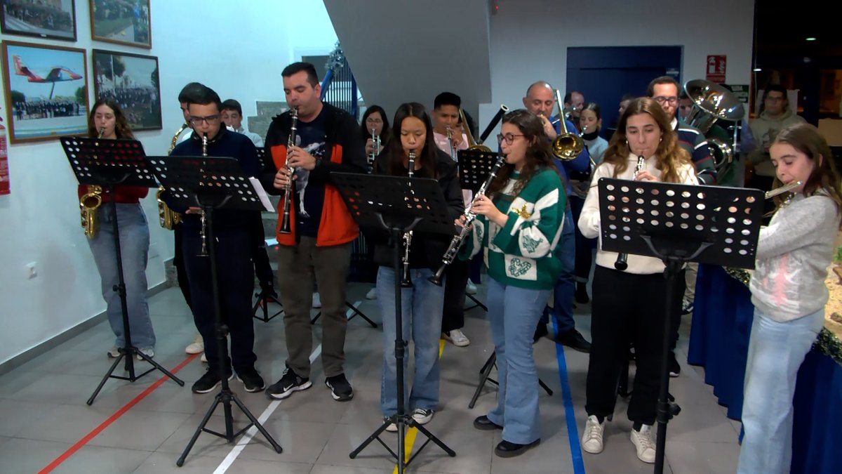 tuweb_tv's tweet photo. 🔵🟠🖨 La Agrupación Musical Nuestra Señora del Pasico @LosDelPasico inauguró su tradicional Belén que se ubica en su Centro de Formación

22.00 🕙 #ActualidadInformativo https://t.co/Hq80q9V0cP