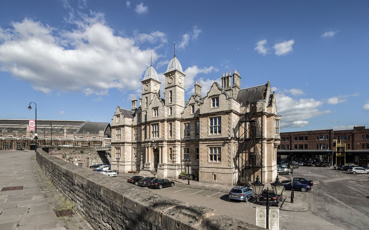 Looking for #coworking in Bristol? Located just a hop, skip and a jump from Temple Meads train station in the iconic #Temple1852 building, welcome to the Clubspace. 

High-speed Wi-Fi , Breakout Space, Tea &amp; coffee, Community events... &amp; more!

Book a trial day today!