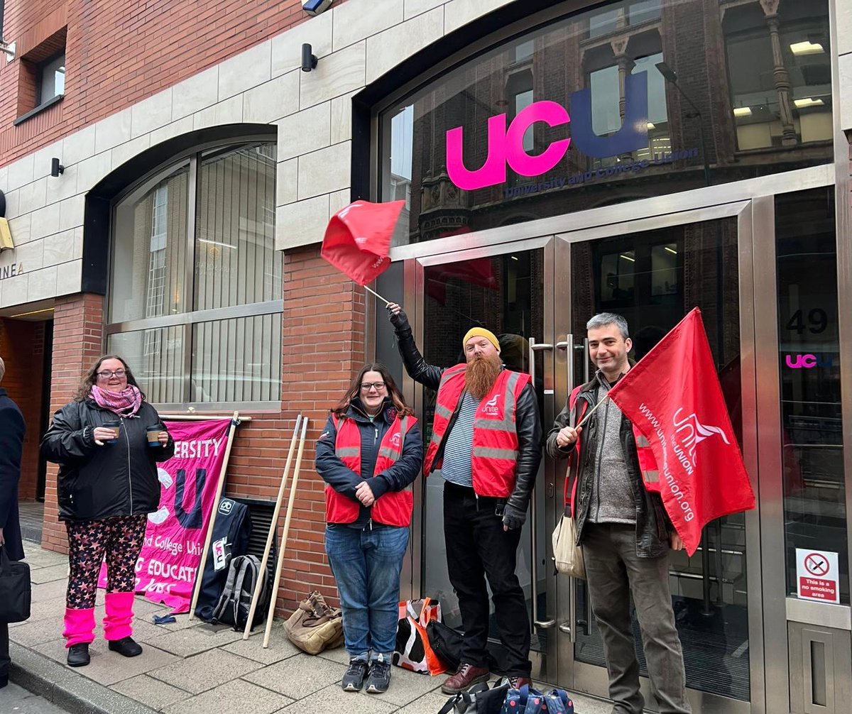 Unite UCU (@uniteucu) on Twitter photo Solidarity forever outside the <a href="/ucu/">UCU</a> office for <a href="/UCUYorksHumber/">UCUYorksHumber</a> staff in Leeds on day 3 of the <a href="/unitetheunion/">Unite the union: join a union</a> strike
#ReclaimUCU #SupportTheStrike #MOT Solidarity forever outside the <a href="/ucu/">UCU</a> office for <a href="/UCUYorksHumber/">UCUYorksHumber</a> staff in Leeds on day 3 of the <a href="/unitetheunion/">Unite the union: join a union</a> strike
#ReclaimUCU #SupportTheStrike #MOT