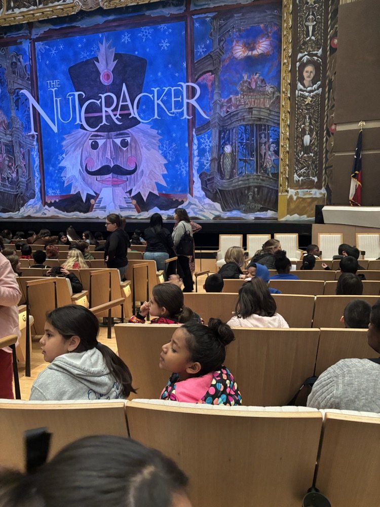 BaylessLISD's tweet photo. Bayless 4th graders enjoying the Nutcracker!! https://t.co/lBr9kxKDqb