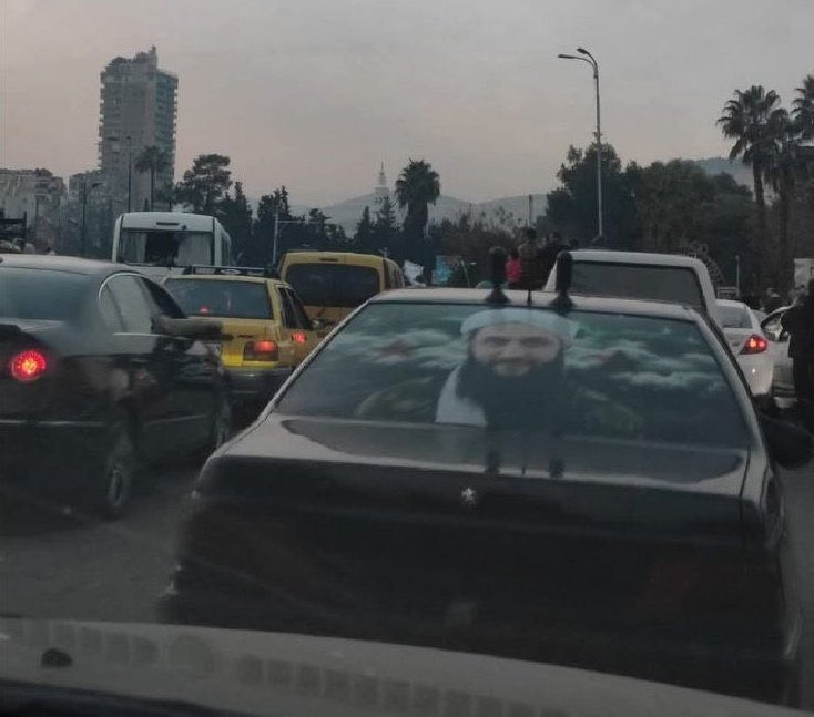 wqz_w5's tweet photo. أطالب وزارة الداخلية السورية أن توجه أجهزتها الشرطية منع تعليق هذه الصور وإلزام أصحابها على إزالتها ، لاشك لدي أن أغلبهم شبيحة مرتدون حديثاً للثورة ، كذلك نريد أن نقتلع من عقولهم ثقافة تقديس الأشخاص ونخرج عقولهم من سجون العبودية إلى نور الحرية والكرامة ، لعمى بقلكم ما اتفهكم . https://t.co/POAB4n2QTg