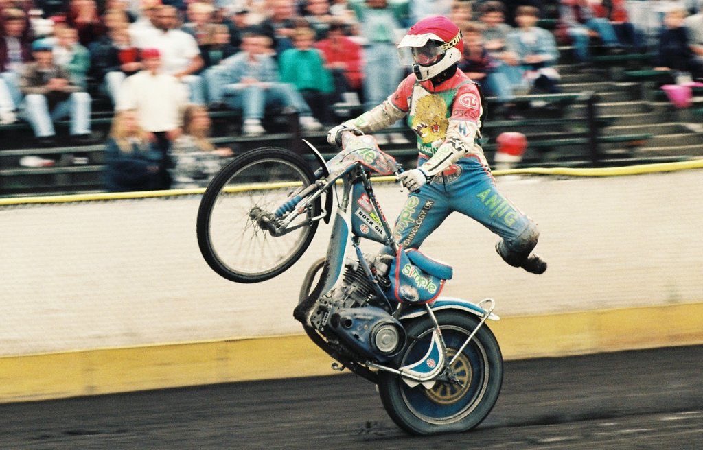 PhilRogers57's tweet photo. Day 11 of my 🔧⚙️🛠️journey in cahoots with @UprightSpeedway @screenyJ I only worked for Joe at Hull for a short while, but also did a few GP meetings, oober talented, I’ve known him since his 1st days @TheAces , but great Guy #Shaggy #DaveJames #Hagon https://t.co/ozhiBOvPmn