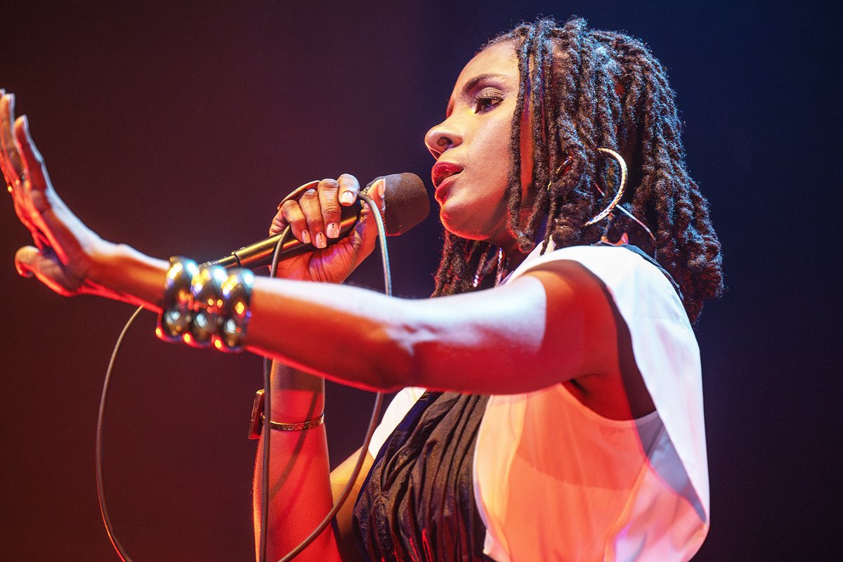 フェミニズム、より良く生きようとする生活態度を意味するウェルネスといった要素も重要な位置を占めている。

#Jah9