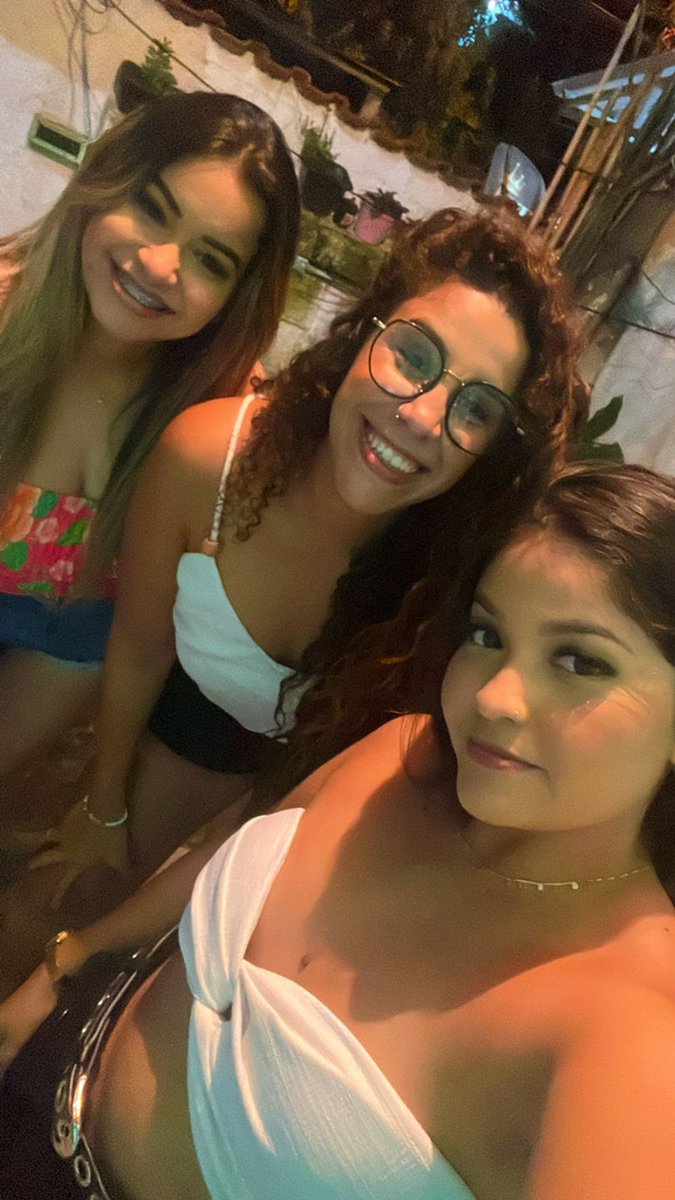 Liah089's tweet photo. Olhos fechados pra te encontrar, não estou ao seu lado mas posso sonhar... Aonde quer que eu vá, levo você no olhar! Jamais te esquecerei amiga 💔🥺 https://t.co/DNt06eupRe