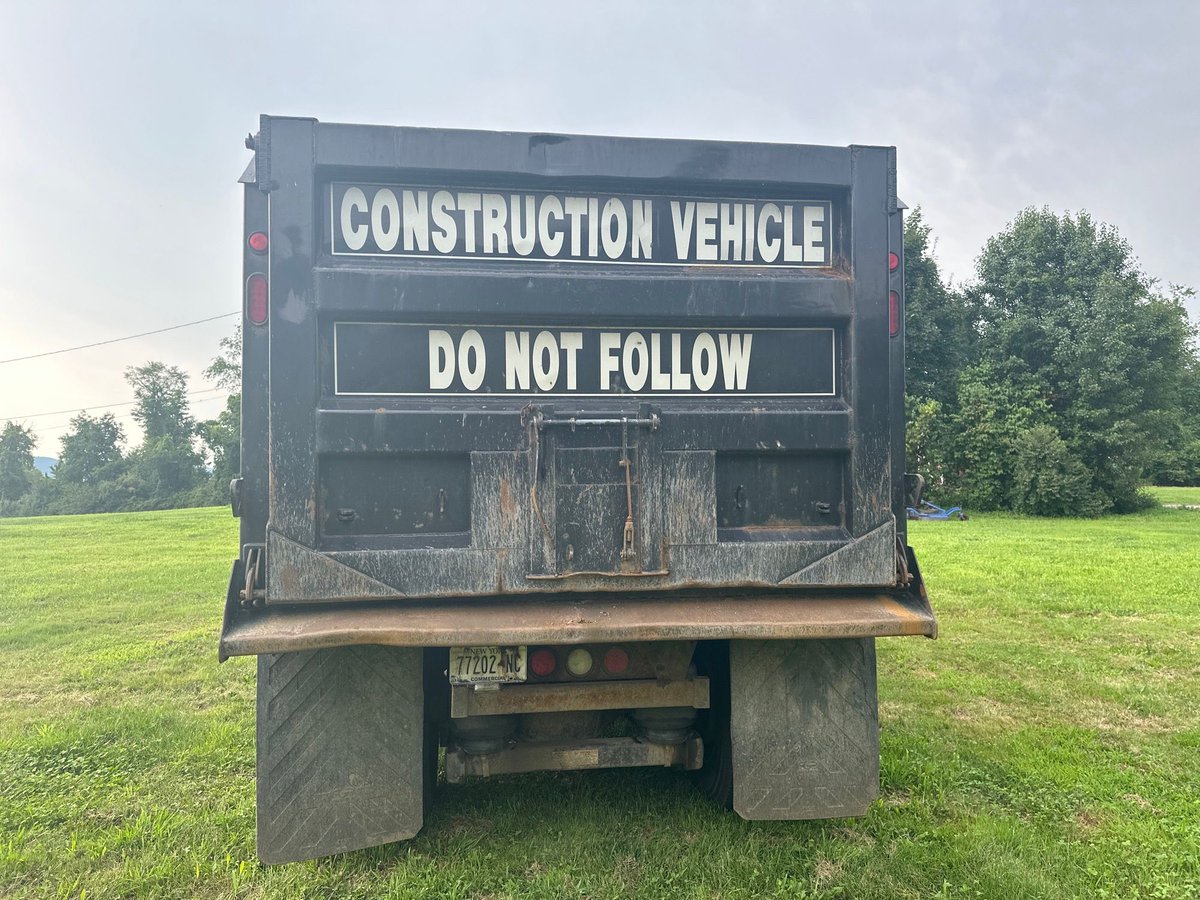 2016 Kenworth T880 Dump Truck, Stock # 1245-YB, $ 93,500.00
Mileage: 355,760, Tri-Axle dump, L6, 12.9L, Diesel, 485HP, Eaton Fuller 8LL.
Runs great! Does Not Meet Emissions Standards Due to Exhaust Alterations.  
For more information visit, buff.ly/3ZvUWan