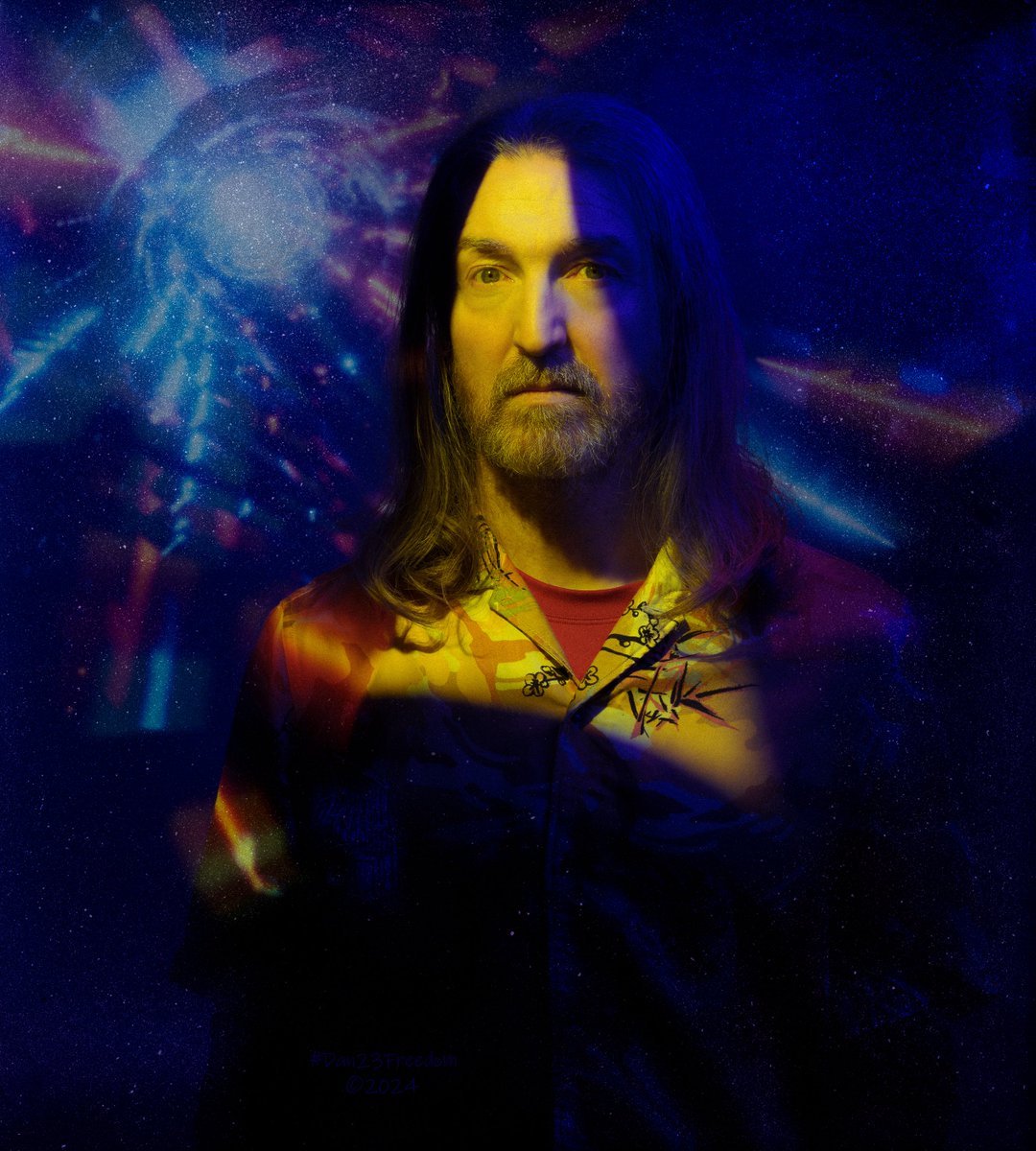 dan23freedom's tweet image. Astral Dan
·
📷 1/125 sec at f/8,0, ISO 200, 90 mm Prime #dan23freedom
#NewProfilePhoto #ProfilePhoto #SelfPortrait #PortraitPhotography #Portrait
#AstralVibes #CreativeLighting #LightingExperiment #CosmicArt #GreenLightMagic #ExploringNewTechniques