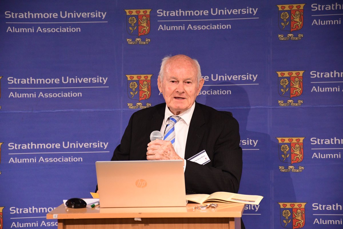 StrathU's tweet image. Dr. McFie bases his #OneMoreClass lecture on EABL Finance reporting. 

Citing the 1999 financial report of EABL, he says that was the first time a Kenyan company did #sustainability reporting.

#SOAAlumni #SUreFuture