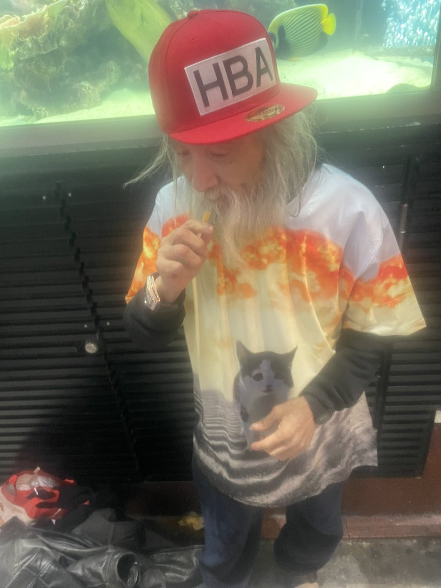 fujimoto1954's tweet photo. 君は胸を投稿する。俺はスワッグを投稿する。俺たちは全く違う、WHORE。 https://t.co/Az4BjC3lzh