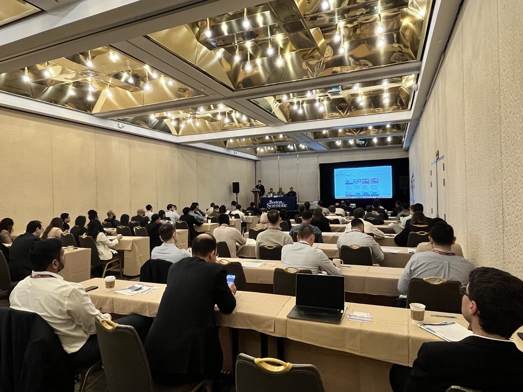 SCAI's tweet photo. We’re kicking off #SCAIFellows 2024 with a pre-conference workshop on #PCI. Fellows are exploring strategies for treating calcium, #IVUS imaging, drug-coated balloon techniques, and more! 👐
@HashimHayder