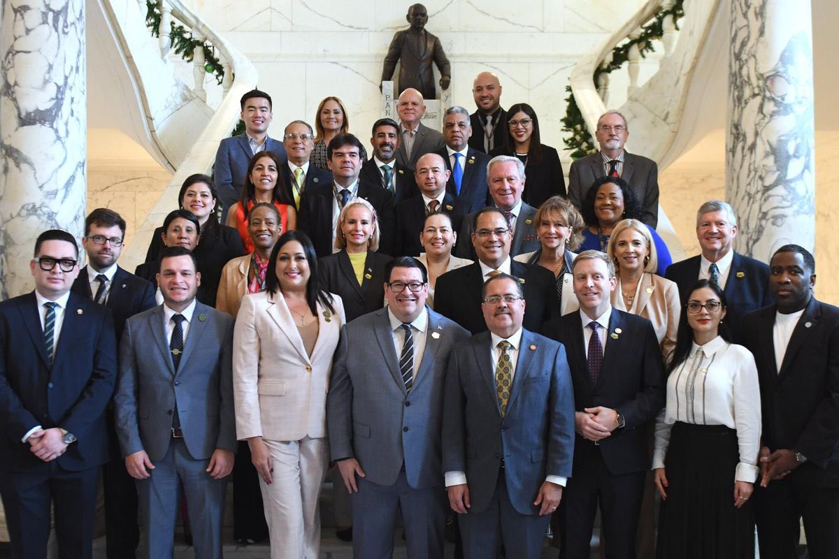 Presidente <a href="/PARLACEN/">PARLACEN</a> HD Carlos Hernández, junto al Vicepresidente HD Ramón Emilio Gori y Secretaria HD Cecilia Rivera, en XXVII Asamblea General de la Confederación Parlamentaria de las Américas (COPA); abordaron temas de vanguardia y relevancia para gobernanza en la región