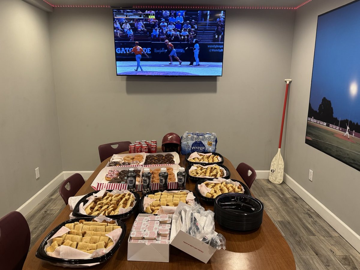 Breakfast of Champions ⁦<a href="/RDaleBaseball/">RDaleWarriorBaseball</a>⁩ this morning! ⁦<a href="/ChickfilA/">Chick-fil-A, Inc.</a>⁩ ⁦<a href="/dunkindonuts/">Dunkin'</a>⁩ ⁦<a href="/CorePower/">Core Power</a>⁩ 
#noplacelikeit