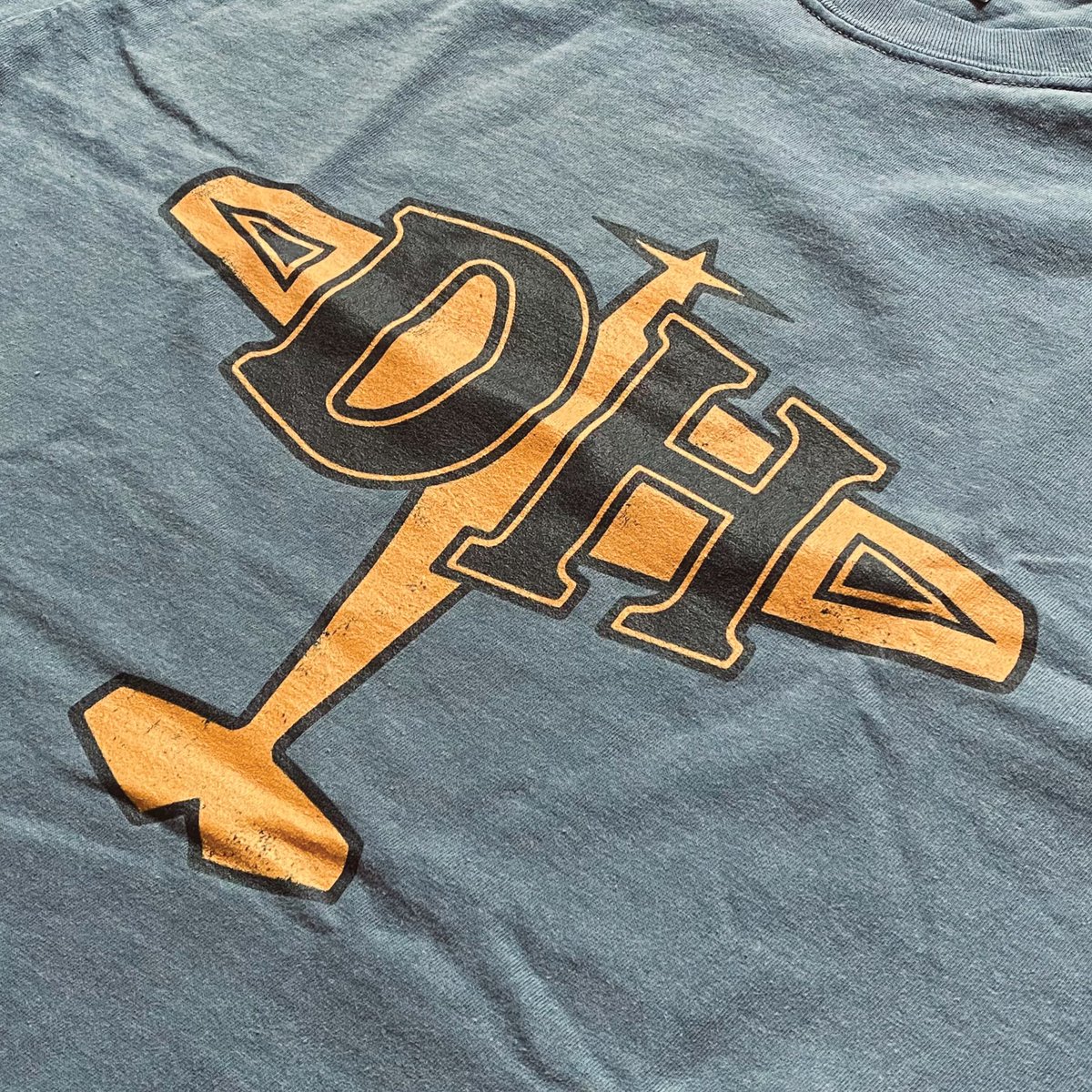 909ApparelCo's tweet photo. This lesser-known 1928 de Havilland Logo adorned the wing struts of the DH.60 Gipsy Moth Biplane. We've recreated it faithfully for this rather Special T-Shirt: https://t.co/Gkg0o1x344 

#dehavilland #dh60gipsymoth #avgeek #biplanes #gipsymoth #biplane #aviation #909apparel https://t.co/7mDBtZMvGD
