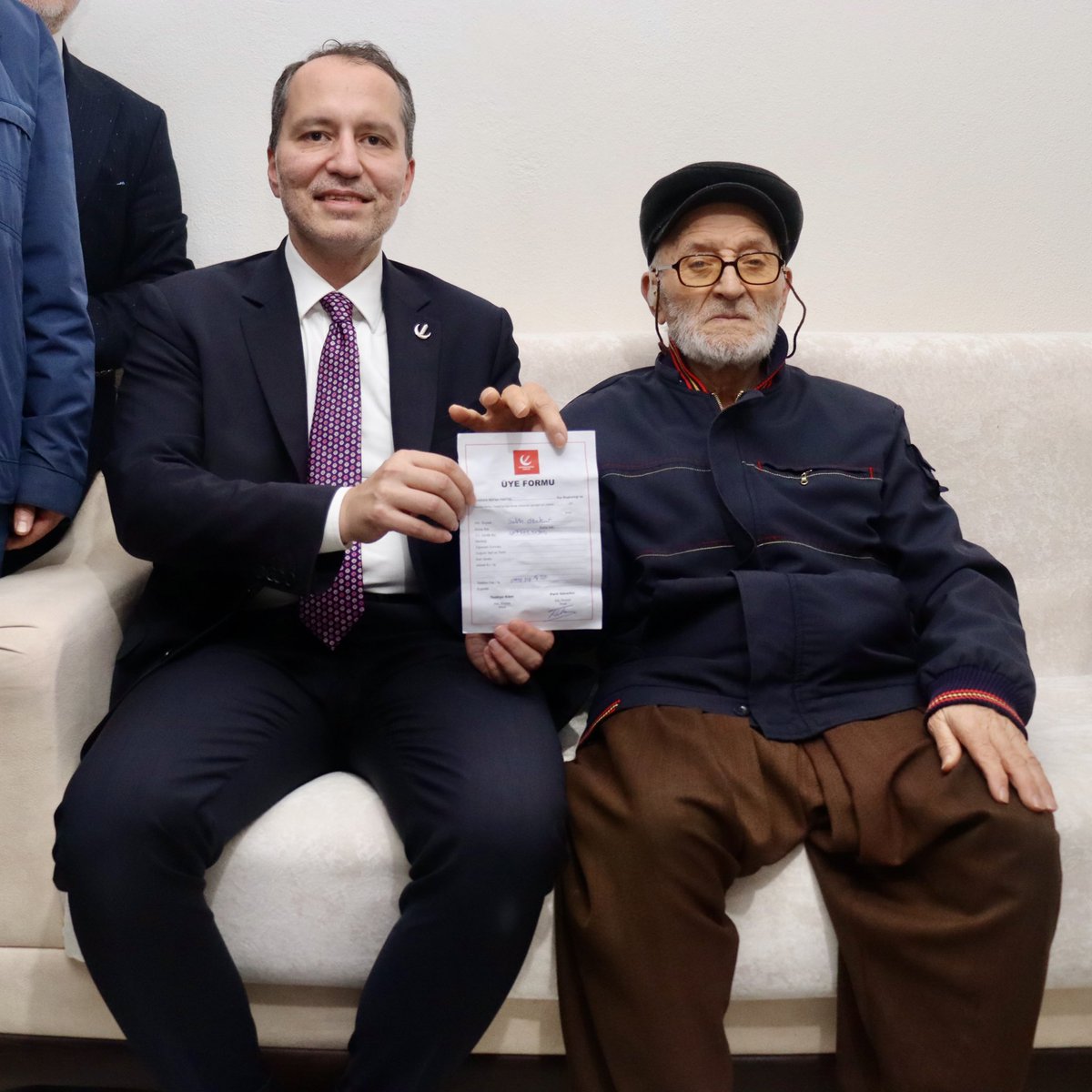 98 yaşındaki “en genç” üyemizi Gebze’de kaydettik ☺️

Kıymetli büyüğümüz Refah Partimiz döneminde de bu dava için çok mücadele etmiş. Allah ondan razı olsun.