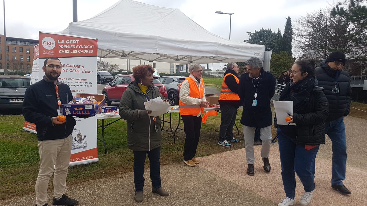 CfdtThales's tweet photo. Les équipes de la CFDT Thales AVS Toulouse sont présentes pour écouter et aider les #salariés.  @JulienKLOTZ https://t.co/XLu6VmLeiy