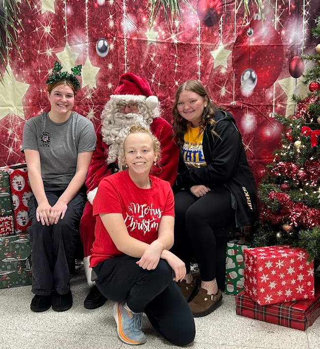 Check out the rest of our pictures with Santa from 12/10 here: facebook.com/share/p/19X4nR…