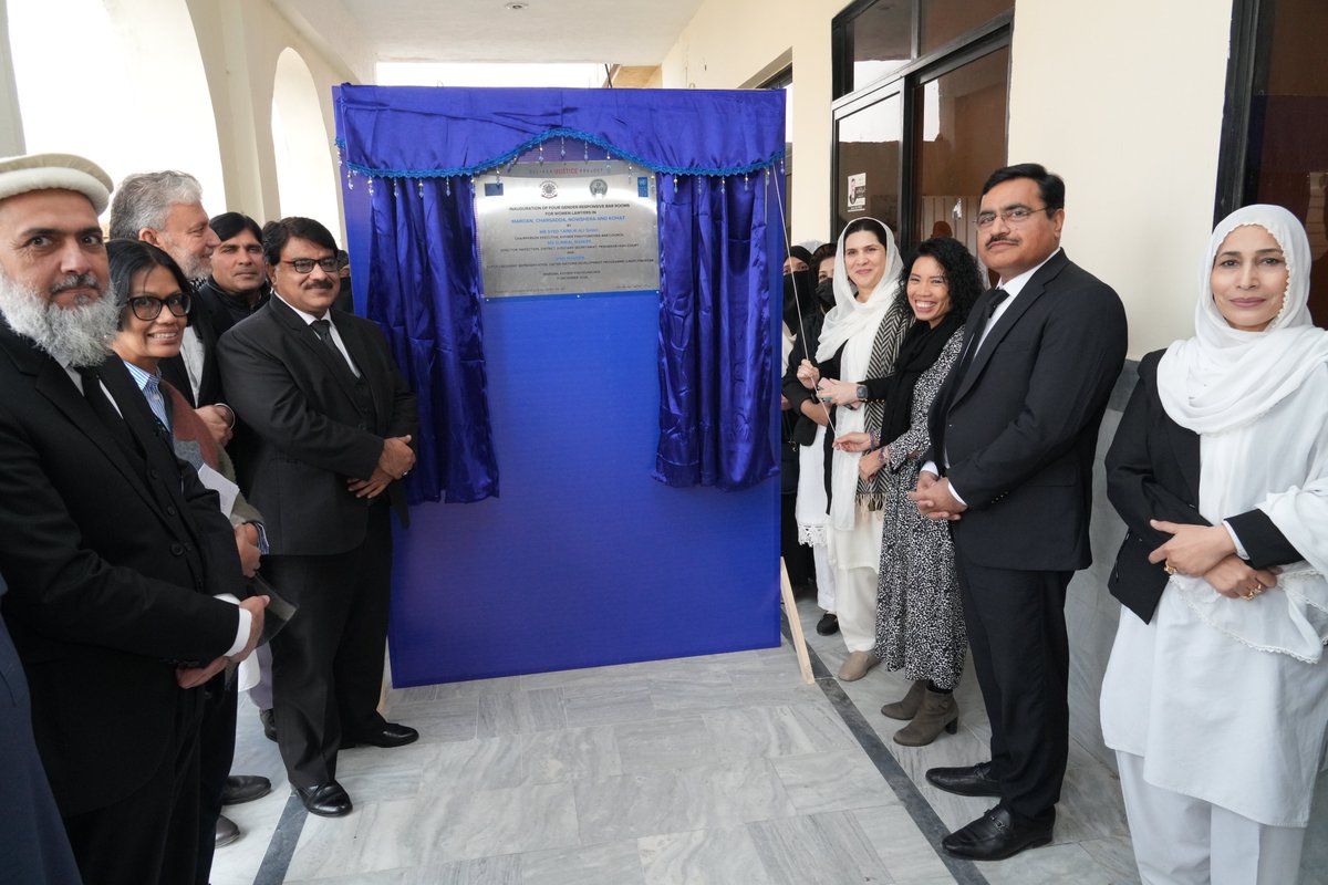 UNDP_Pakistan's tweet image. More women in the judiciary and police makes courts and police stations inclusive and accessible, increasing access to justice, particularly for #GenderBasedViolence survivors. The lack of dedicated gender-responsive infrastructure is one of the key barriers for practicing women…