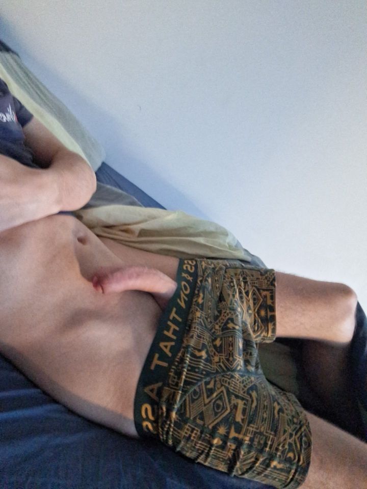 boy_2503's tweet photo. My dick looks bigger when shaved or not? 😜 https://t.co/TVhuhJkltS