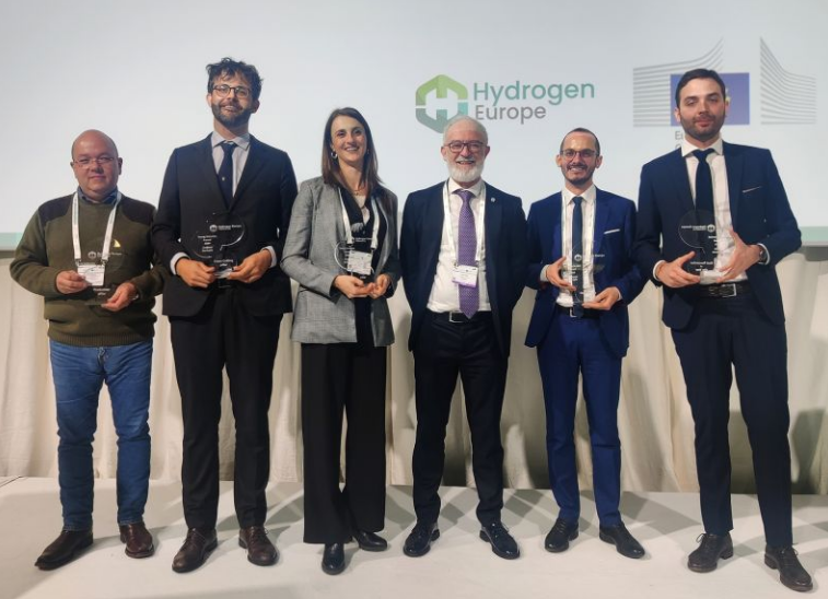 hydra_euproject's tweet photo. 🎉 Huge congratulations to Paolo Marocco from @PoliTOnews, a Hydra Project partner, for winning Best Researcher of the Year at the Young Scientist Award 2024!

Your work is paving the way for the future of hydrogen technologies. Well done, Paolo! 👏

#Hydrogen https://t.co/dEt09A2iP8